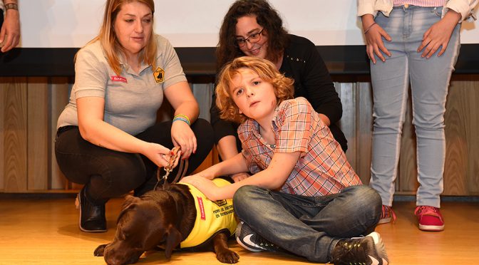 Realizaron la 7ª entrega de perros de asistencia a cinco niños con autismo