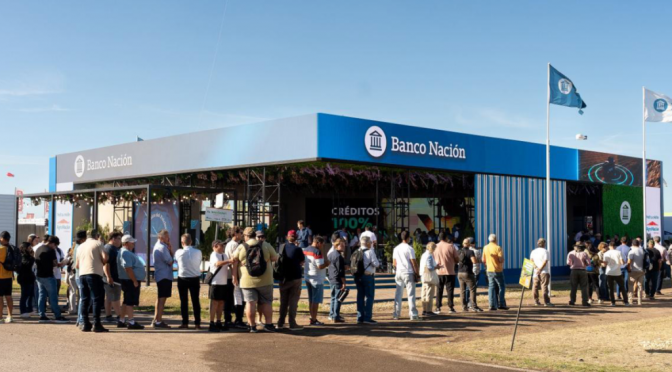 “Ofertón” financiero en Expoagro: largas colas para créditos al 0% en dólares y 19% en pesos