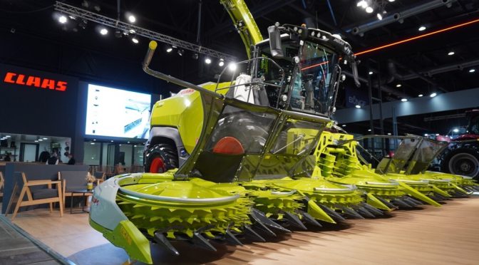Un coloso en Palermo: la picadora más grande del mundo se exhibe en La Rural