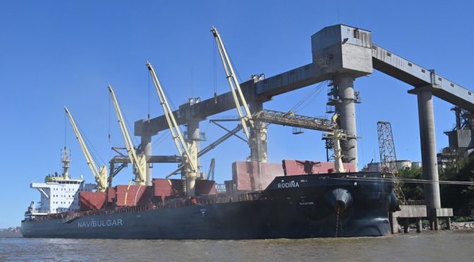 Alivio agroexportador: el Gobierno acordó con los prácticos y vuelve la actividad a los puertos