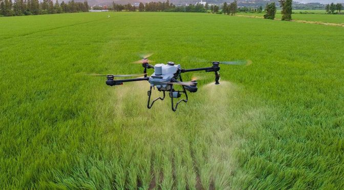 Drones pulverizadores: gota a gota, el agro vuela hacia una protección de cultivos más inteligente